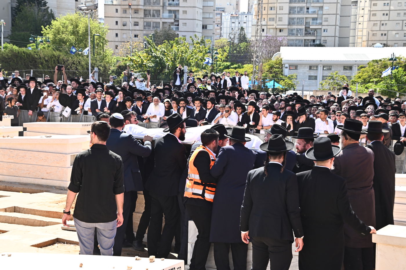 מסע הלויית הגאון רבי מאיר מאזוז זצ"ל