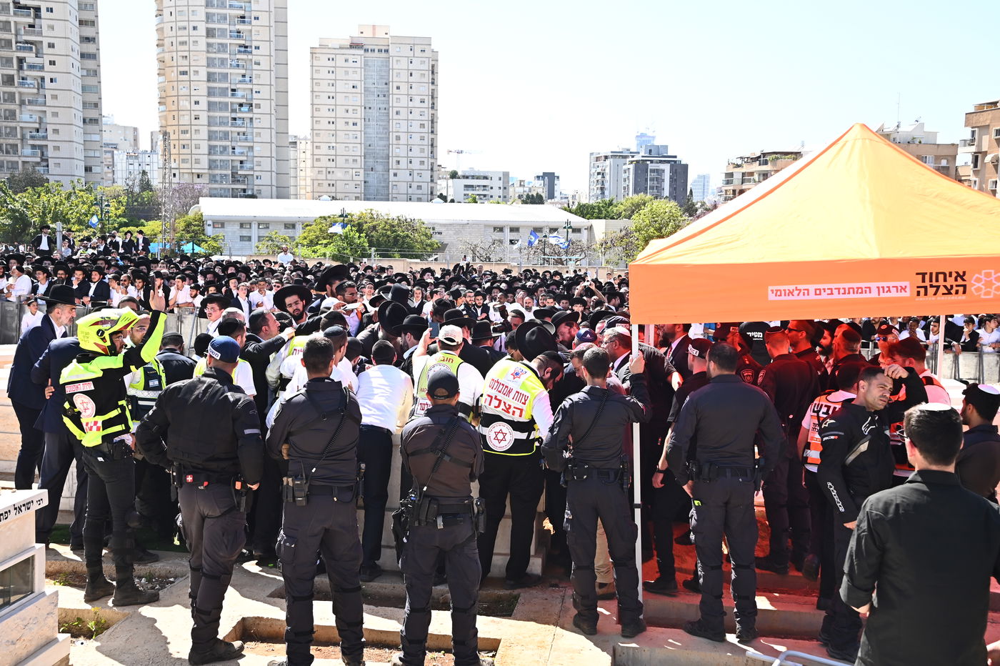 מסע הלויית הגאון רבי מאיר מאזוז זצ"ל