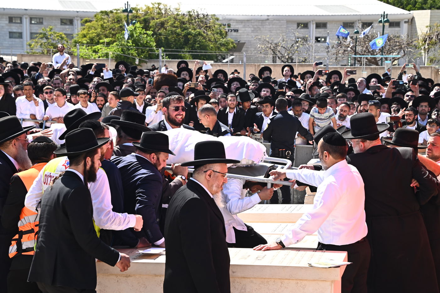 מסע הלויית הגאון רבי מאיר מאזוז זצ"ל