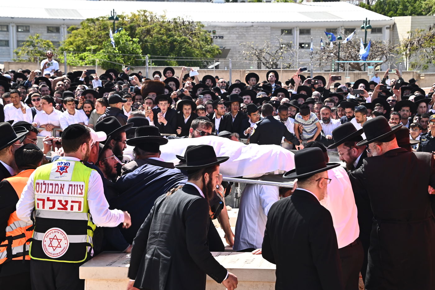 מסע הלויית הגאון רבי מאיר מאזוז זצ"ל