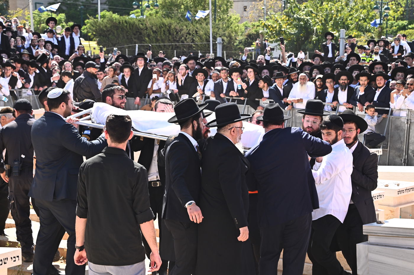 מסע הלויית הגאון רבי מאיר מאזוז זצ"ל