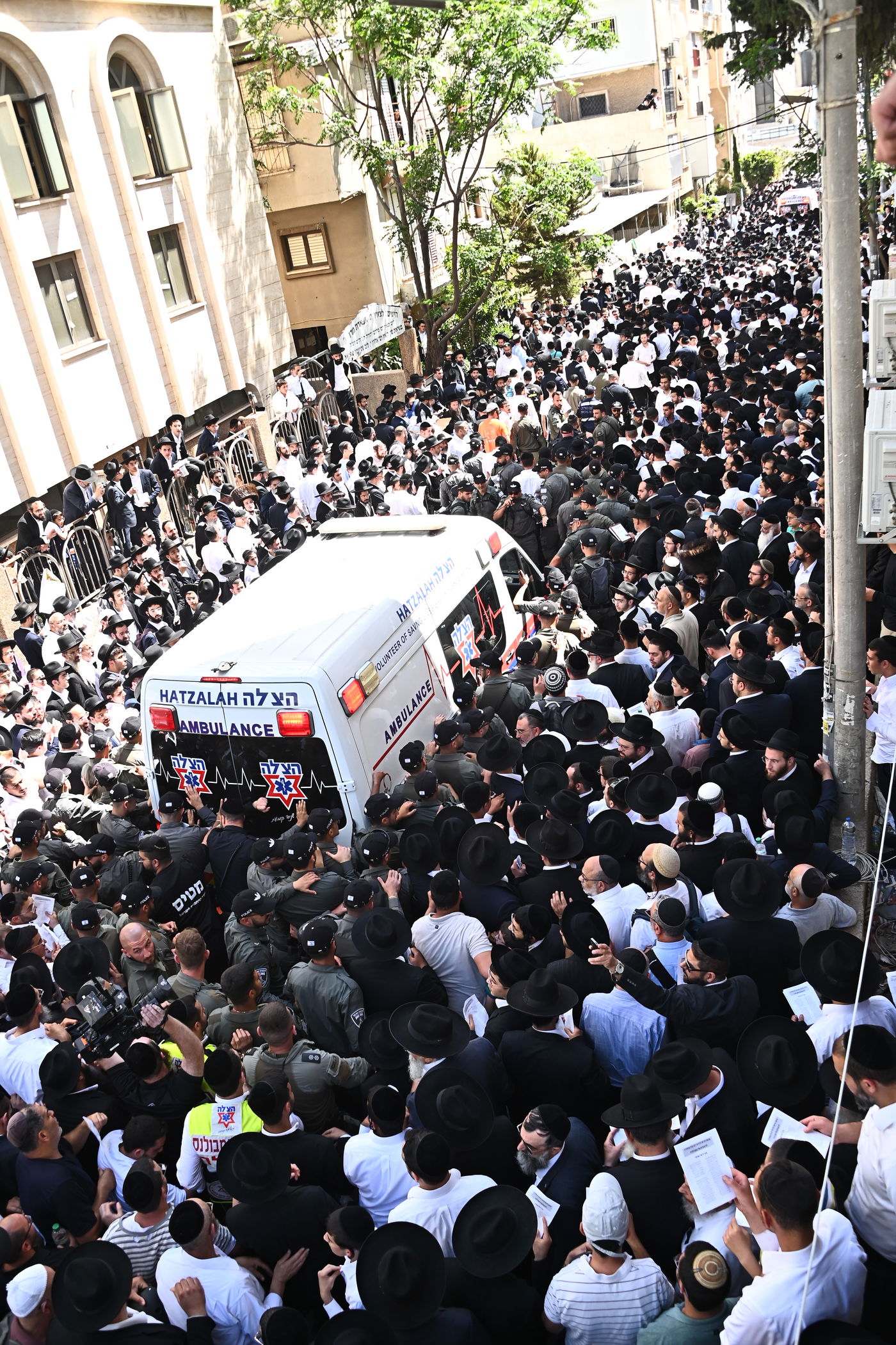 מסע הלויית הגאון רבי מאיר מאזוז זצ"ל