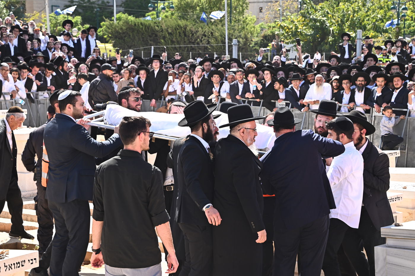 מסע הלויית הגאון רבי מאיר מאזוז זצ"ל