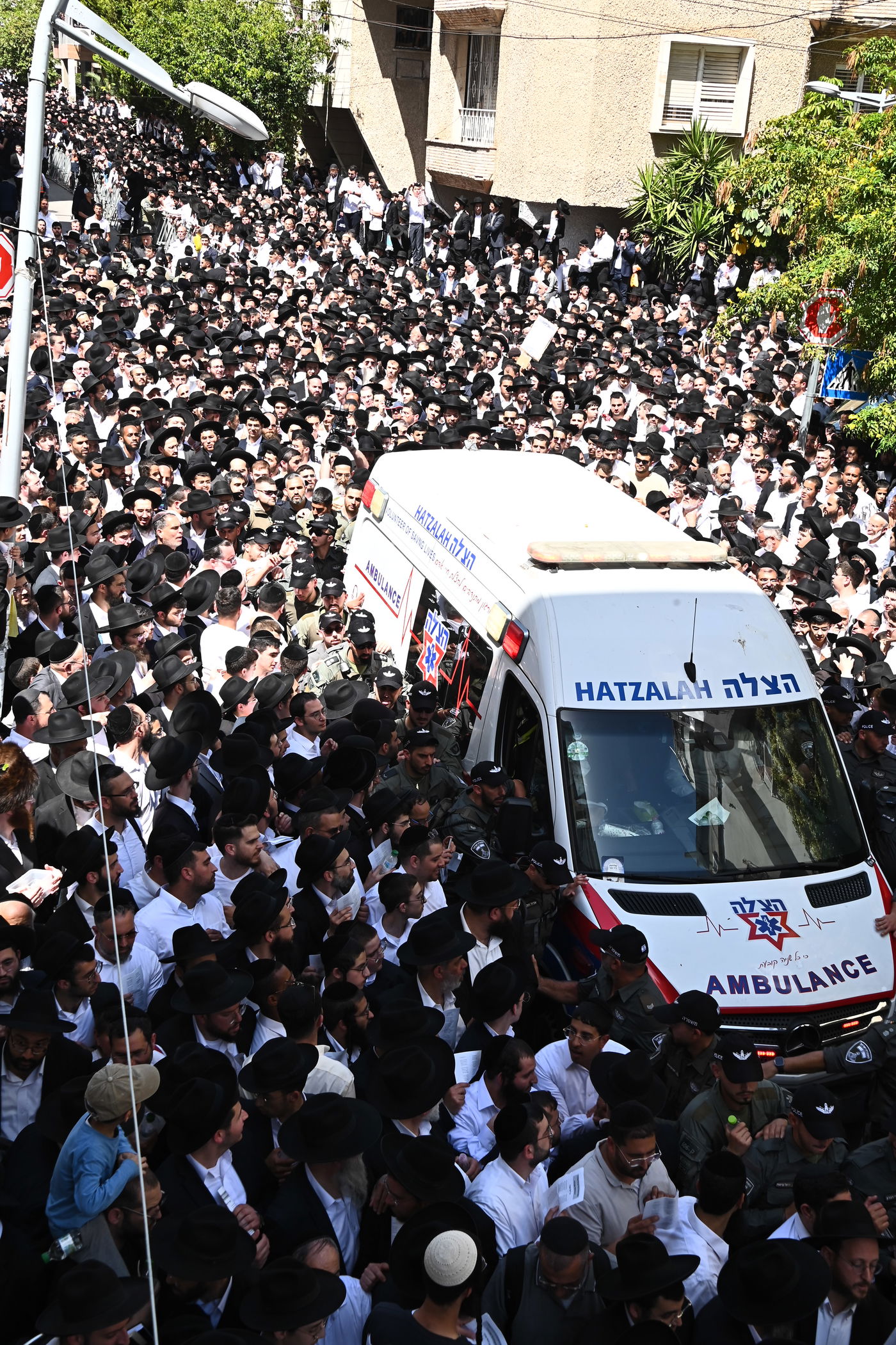 מסע הלויית הגאון רבי מאיר מאזוז זצ"ל