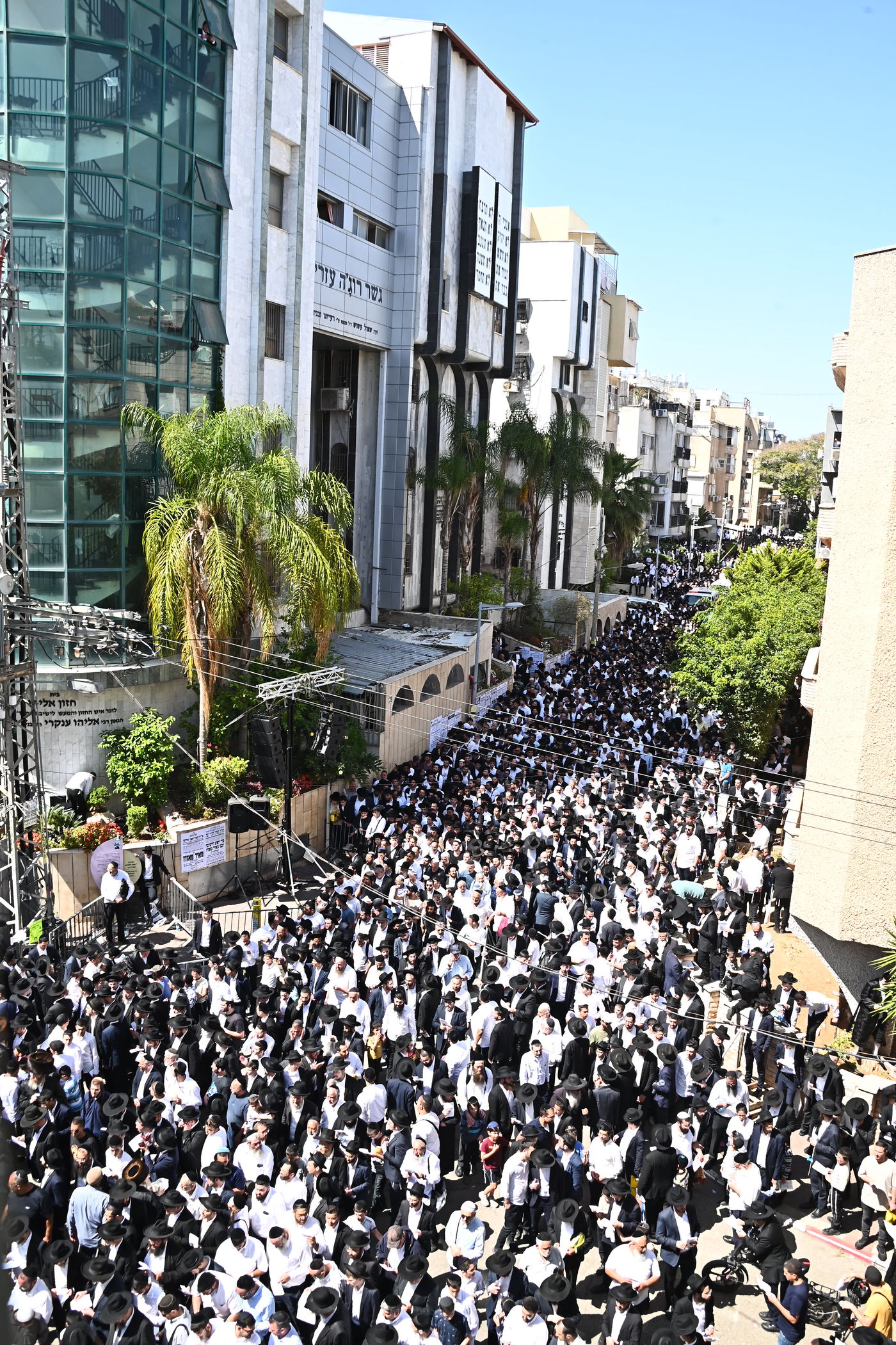 מסע הלויית הגאון רבי מאיר מאזוז זצ"ל