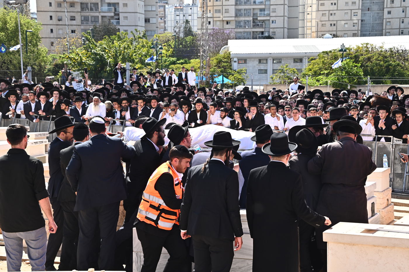 מסע הלויית הגאון רבי מאיר מאזוז זצ"ל