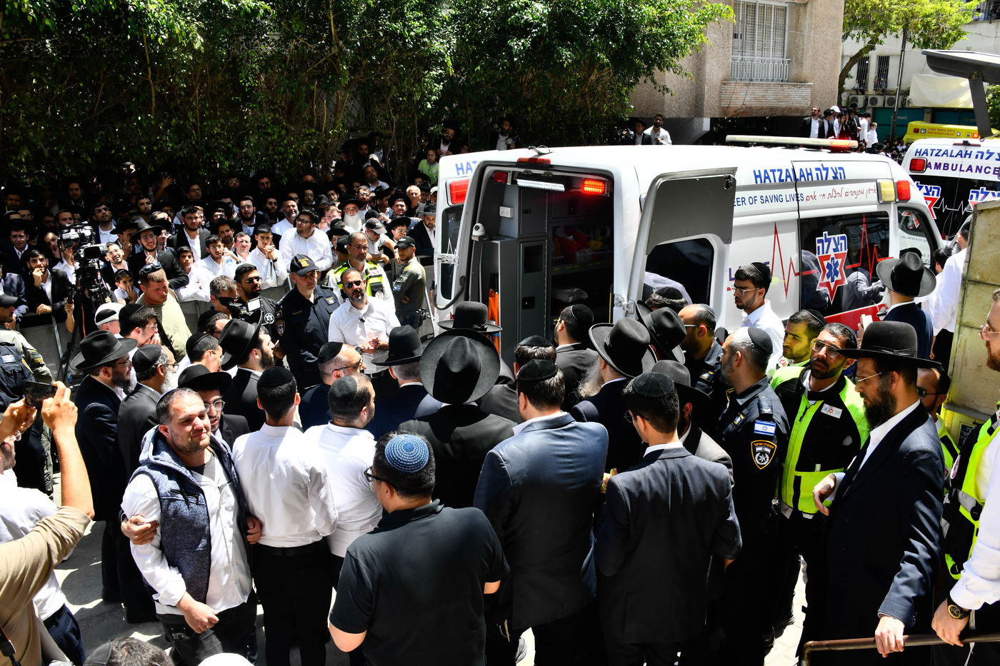 מסע הלויית הגאון רבי מאיר מאזוז זצ"ל