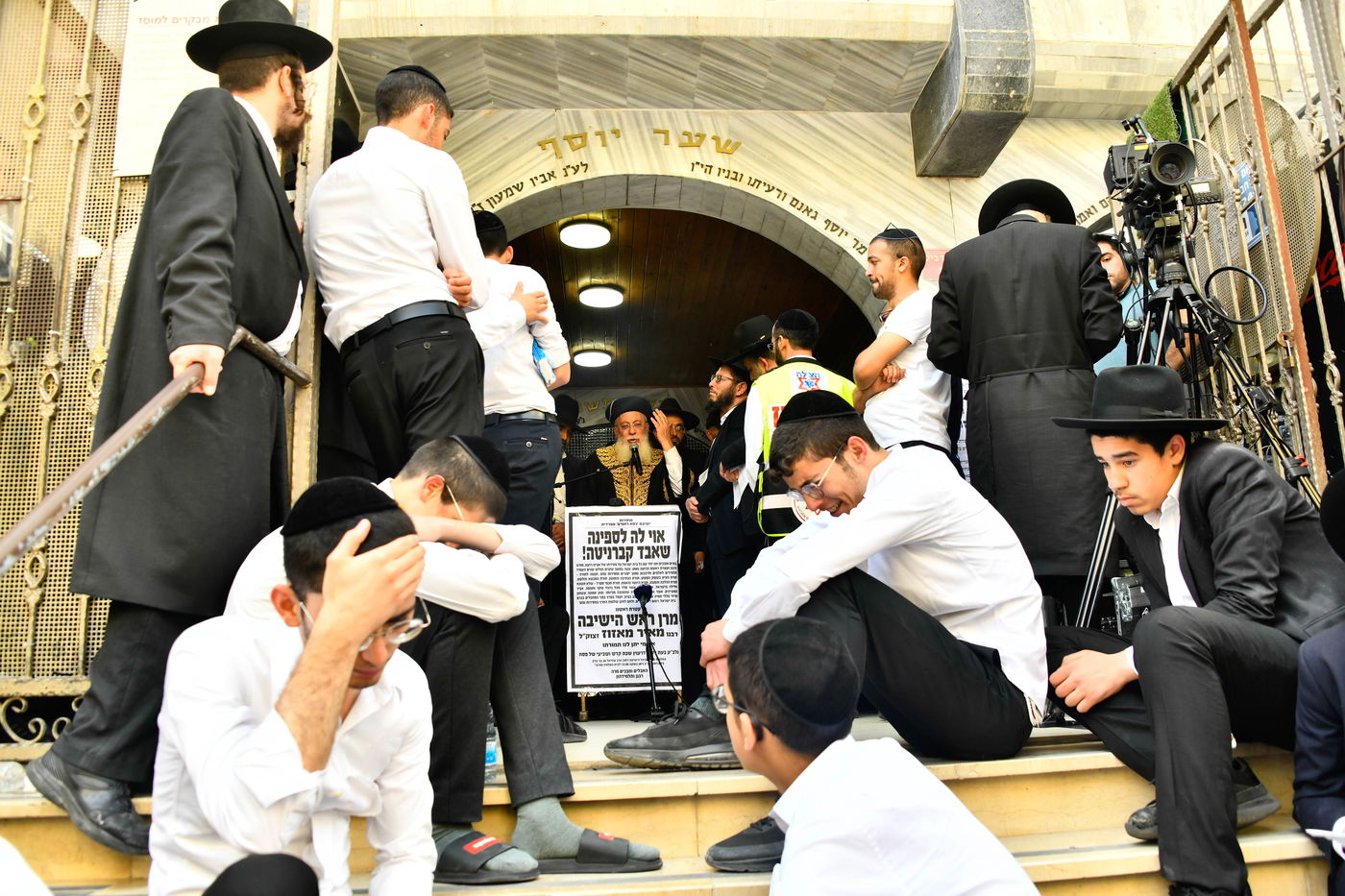 מסע הלויית הגאון רבי מאיר מאזוז זצ"ל