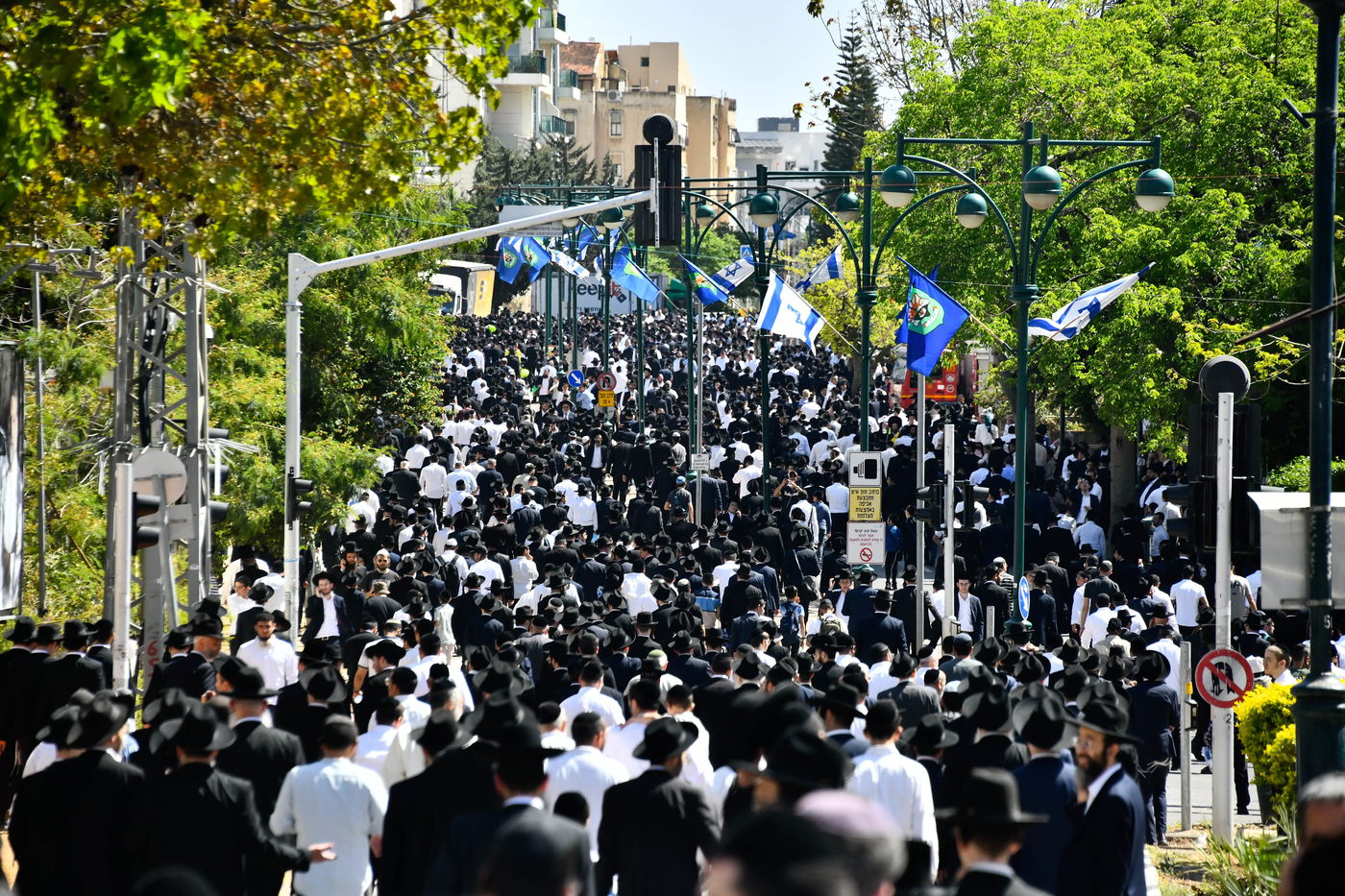 מסע הלויית הגאון רבי מאיר מאזוז זצ"ל
