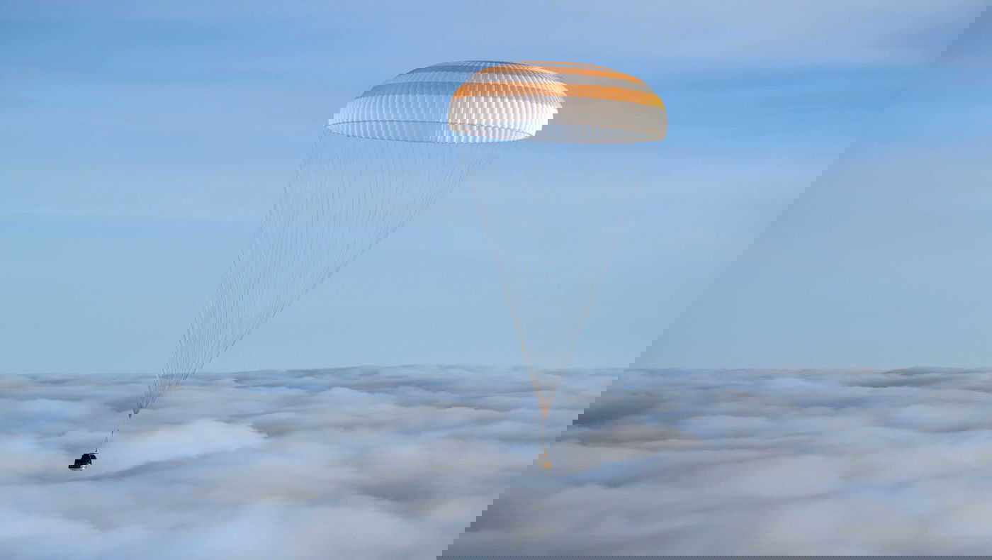 הקפסולה של דון פטיט נוחתת, הלילה 