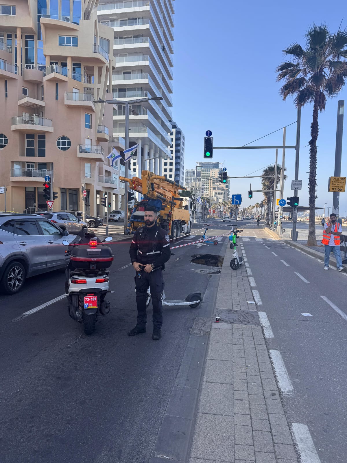 הבולען שנפער בכביש