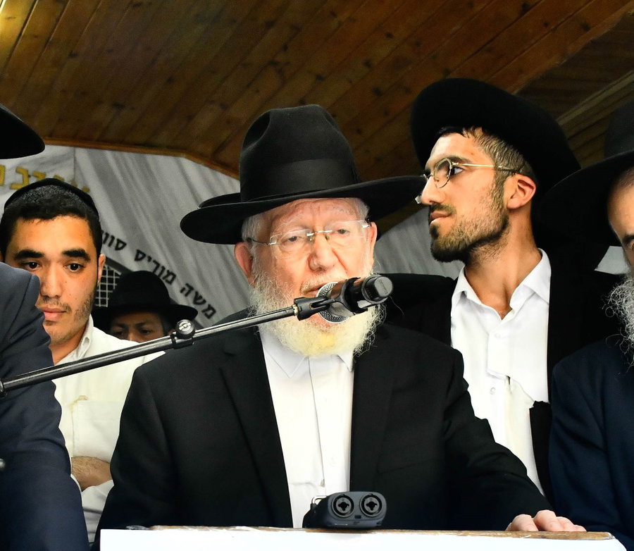 הגאון הרב צמח מאזוז מספיד בהלווית אחיו זצ"ל