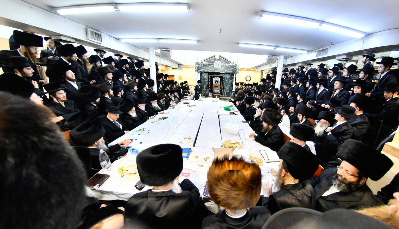 טיש נעילת החג בחצה"ק אלכסנדר