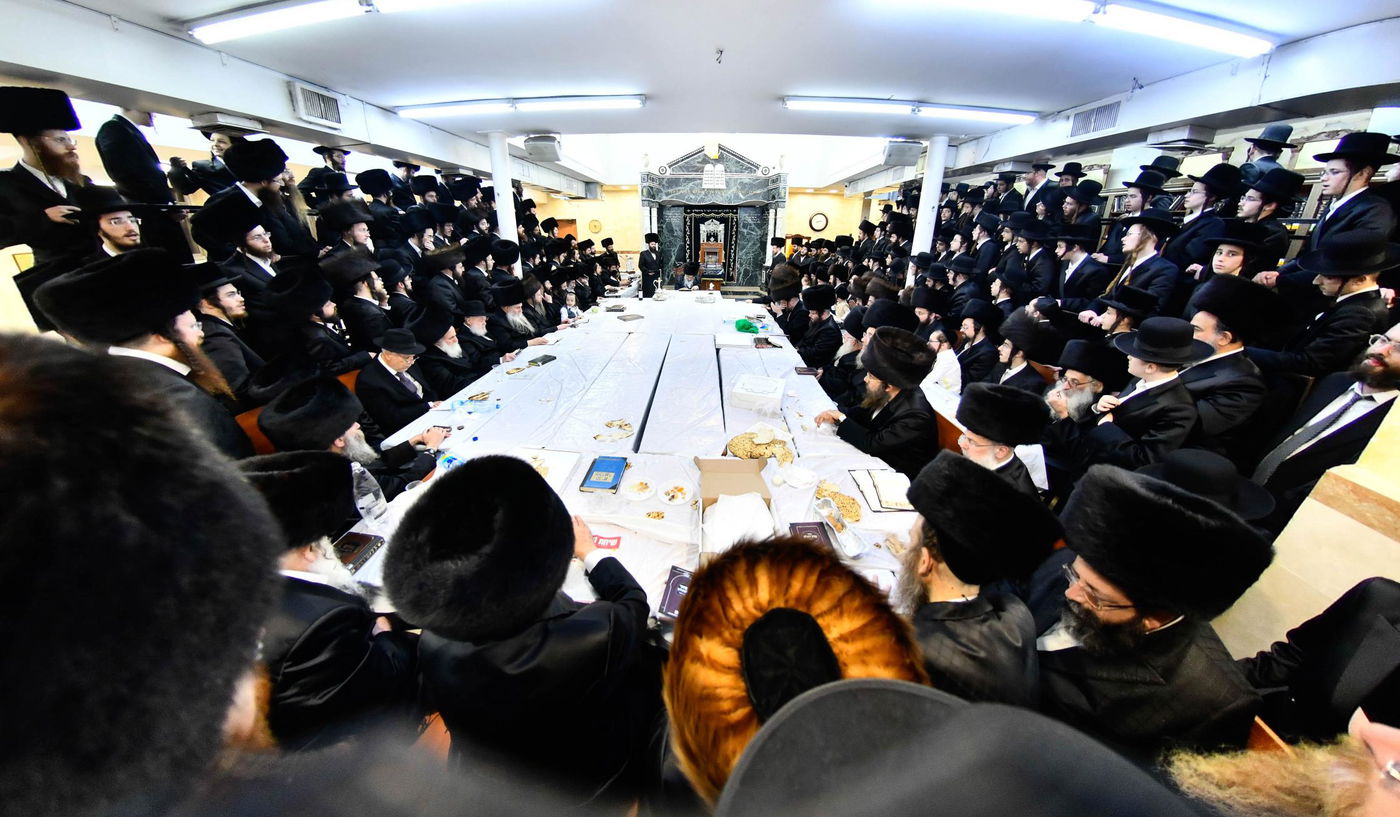 טיש נעילת החג בחצה"ק אלכסנדר