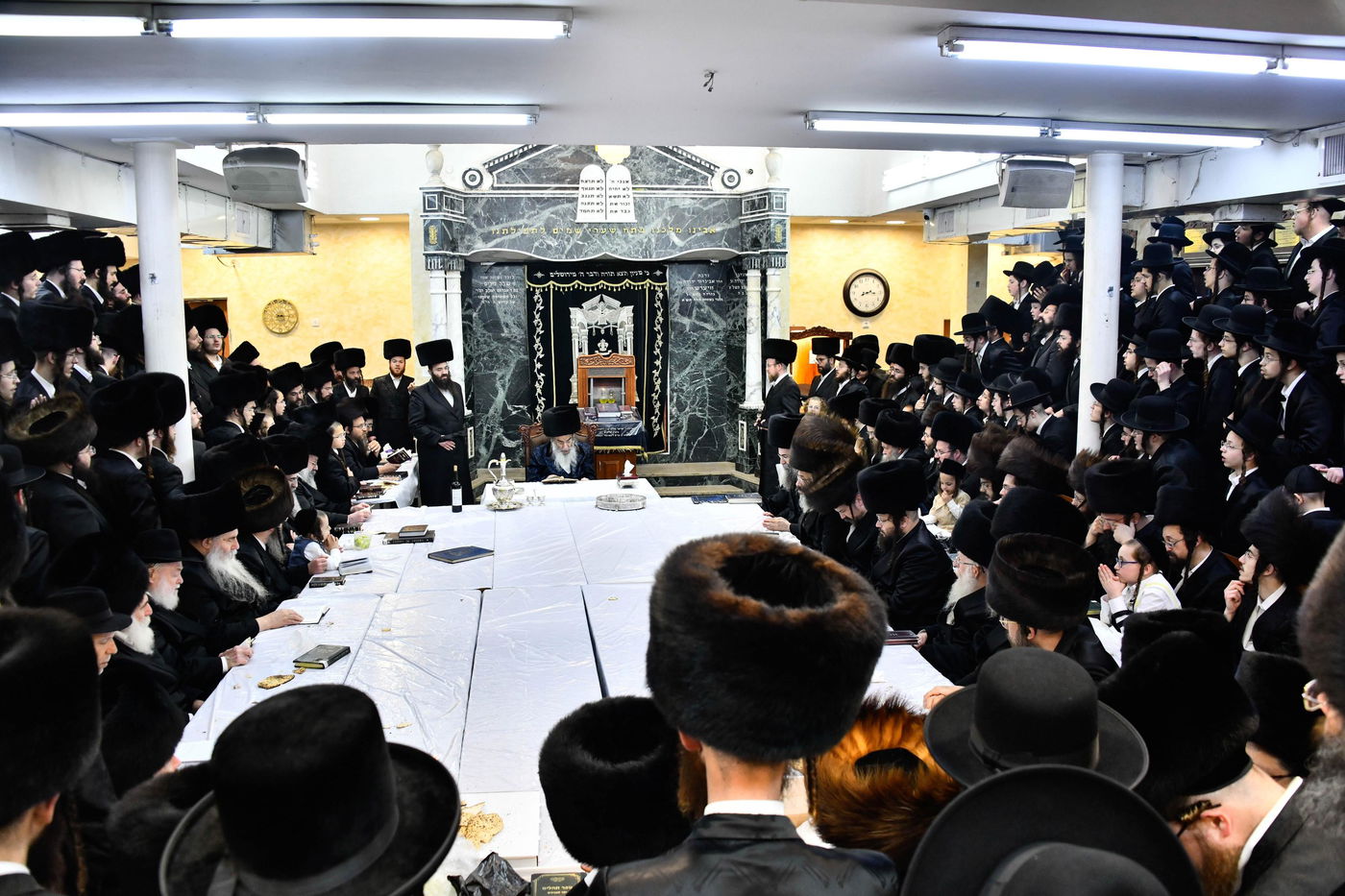 טיש נעילת החג בחצה"ק אלכסנדר