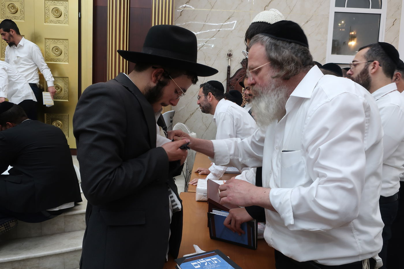 המיטה של הגאון רבי מאיר מאזוז זצ"ל בבית מדרשו בב"ב