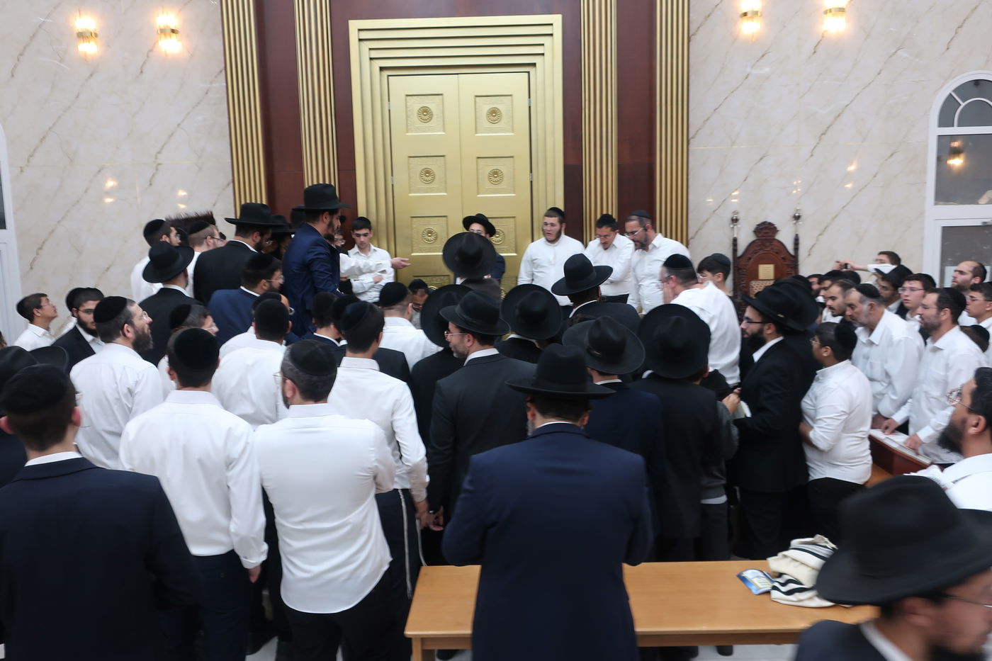 המיטה של הגאון רבי מאיר מאזוז זצ"ל בבית מדרשו בב"ב