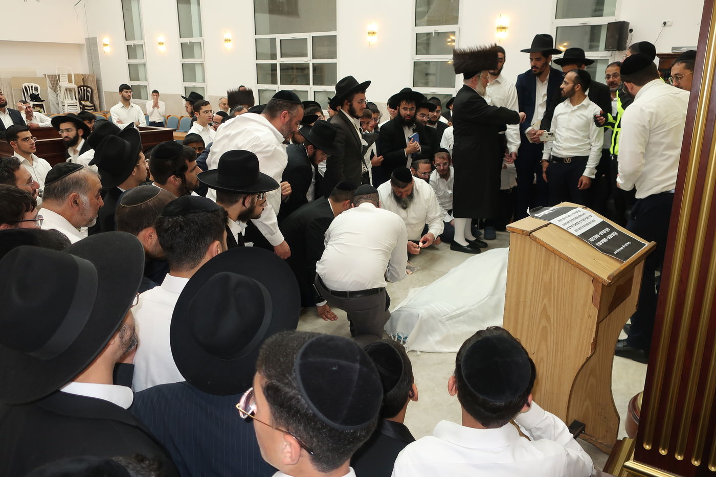 המיטה של הגאון רבי מאיר מאזוז זצ"ל בבית מדרשו בב"ב