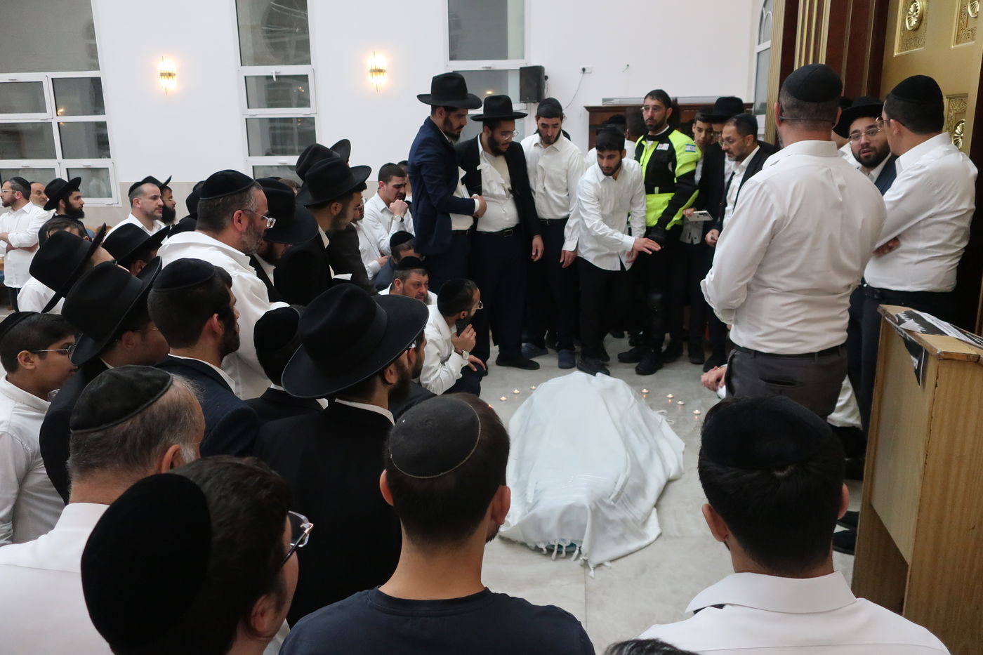 המיטה של הגאון רבי מאיר מאזוז זצ"ל בבית מדרשו בב"ב