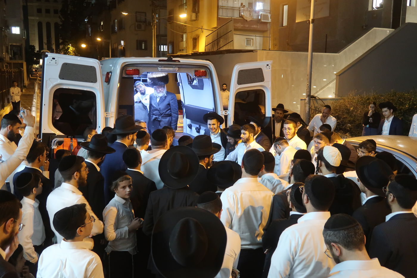 המיטה של הגאון רבי מאיר מאזוז זצ"ל בבית מדרשו בב"ב