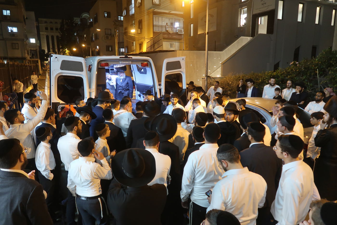 המיטה של הגאון רבי מאיר מאזוז זצ"ל בבית מדרשו בב"ב