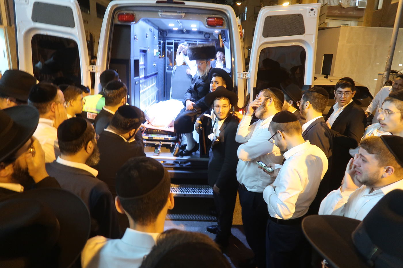 המיטה של הגאון רבי מאיר מאזוז זצ"ל בבית מדרשו בב"ב