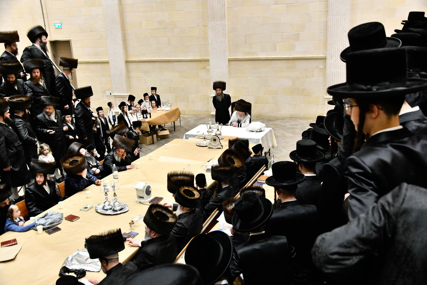 טיש נעילת החג בחצה"ק פרמישלאן