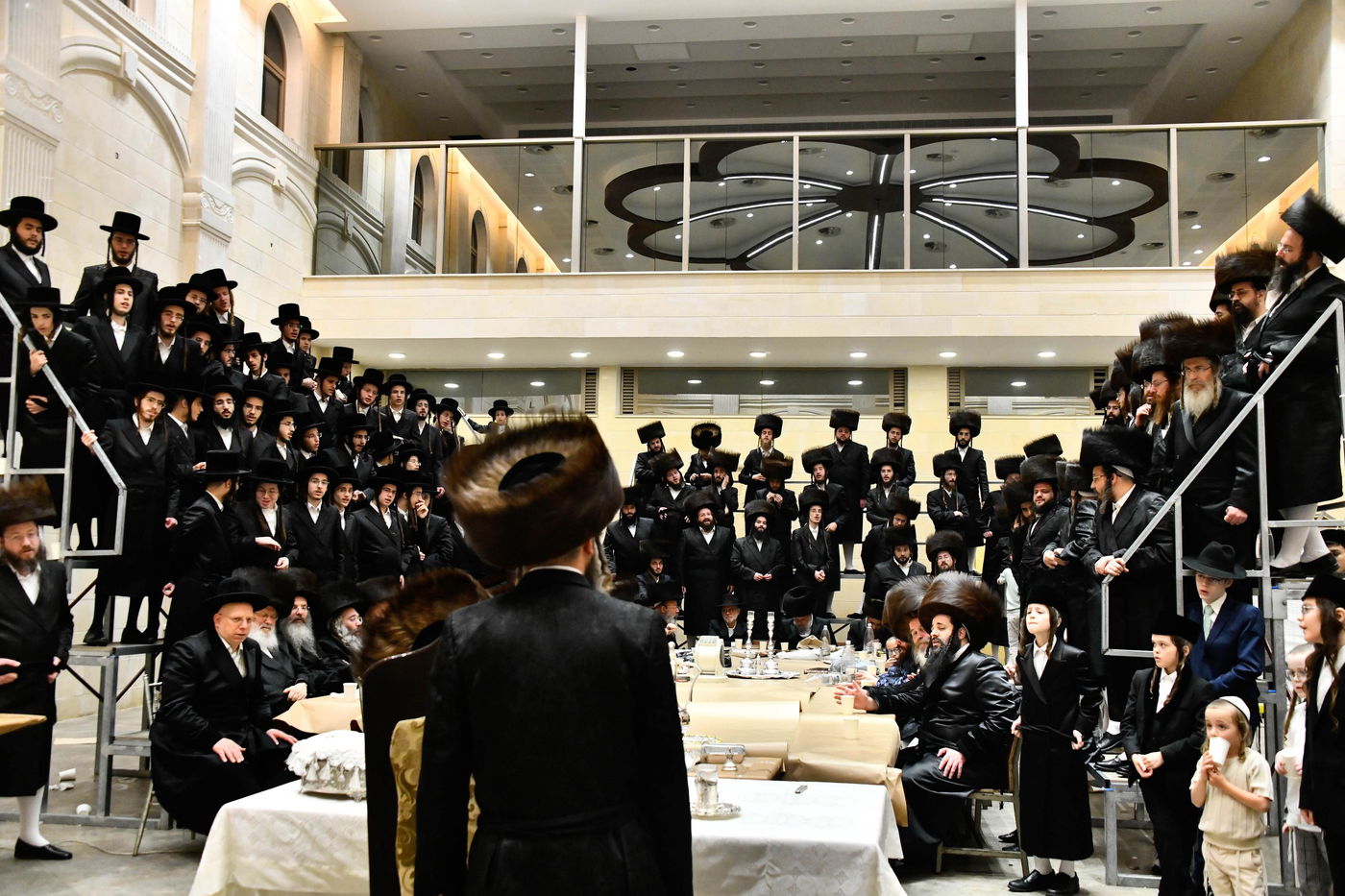 טיש נעילת החג בחצה"ק פרמישלאן