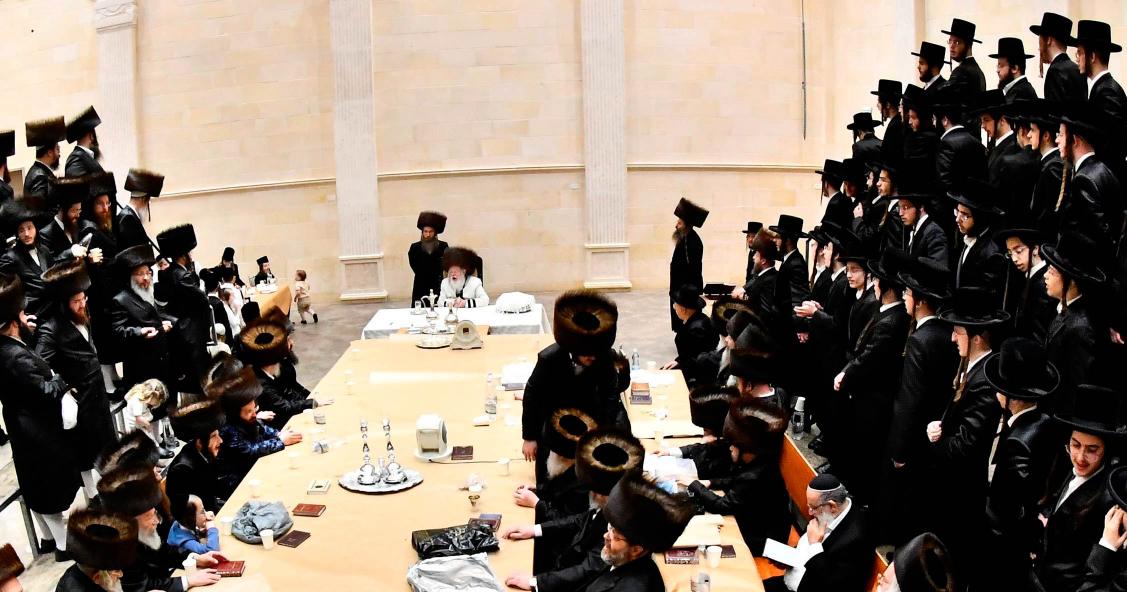 טיש נעילת החג בחצה"ק פרמישלאן