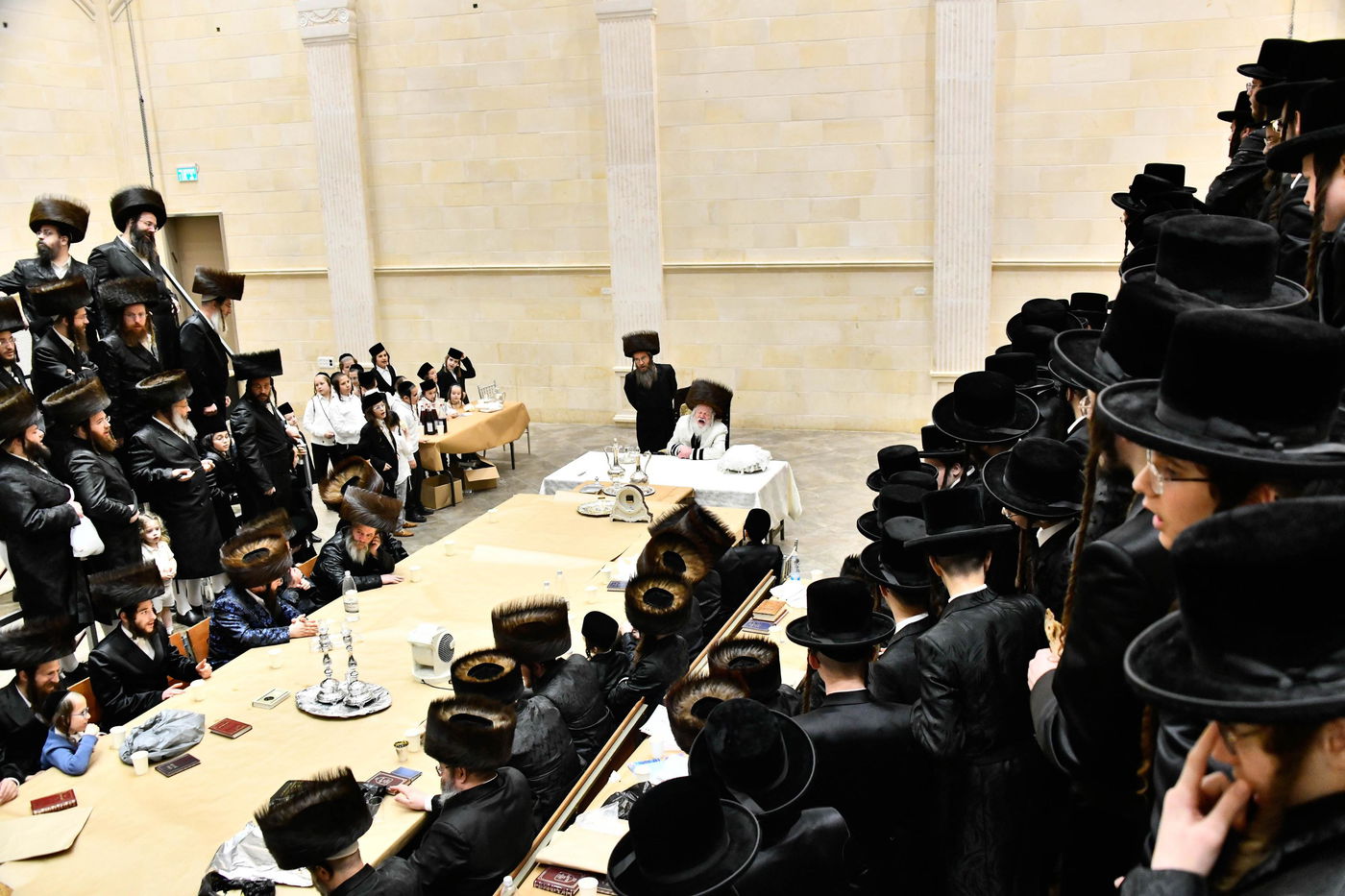 טיש נעילת החג בחצה"ק פרמישלאן