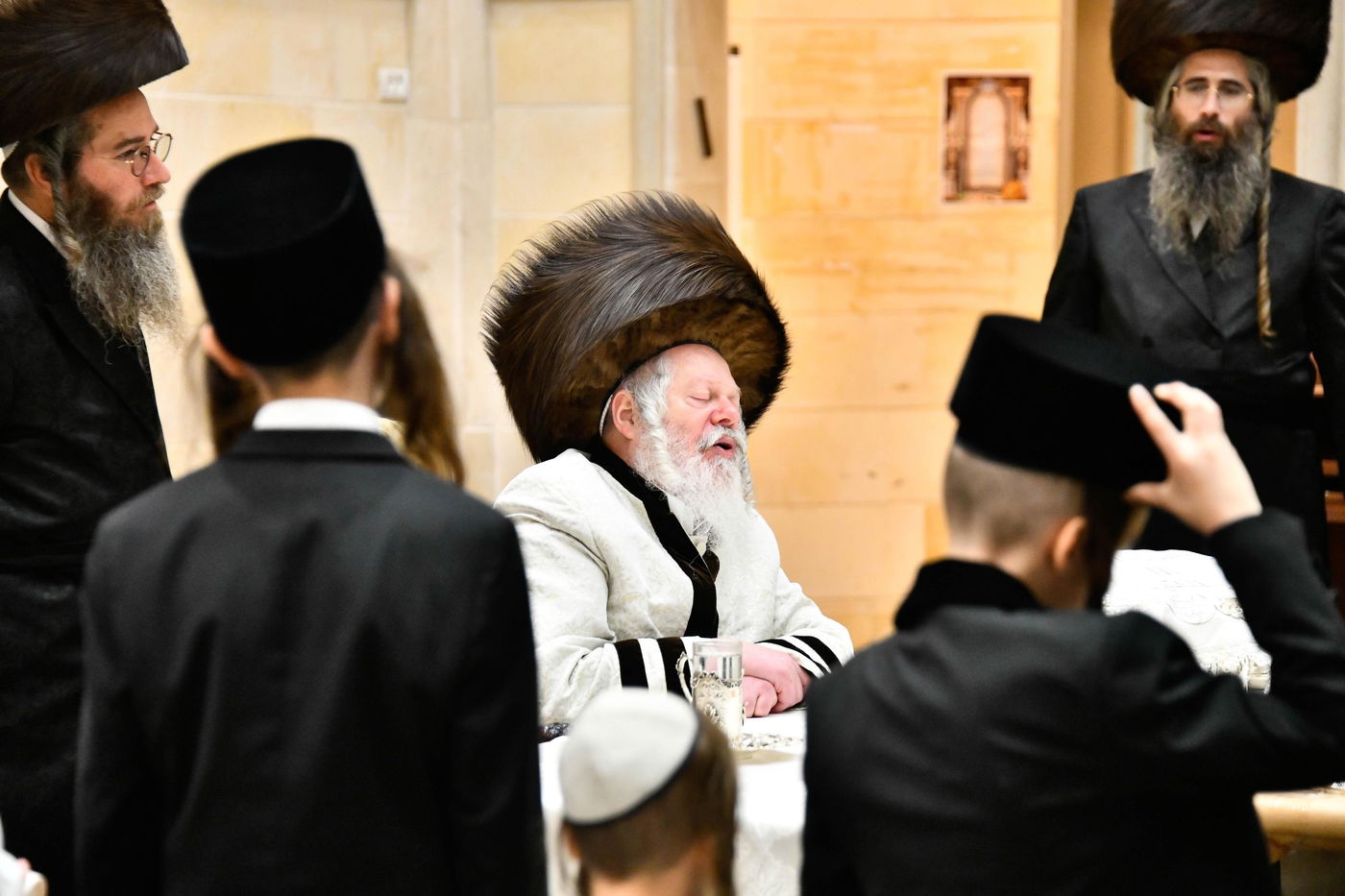 טיש נעילת החג בחצה"ק פרמישלאן