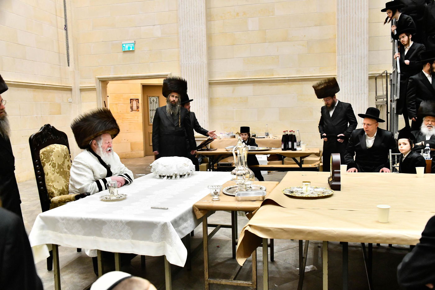 טיש נעילת החג בחצה"ק פרמישלאן