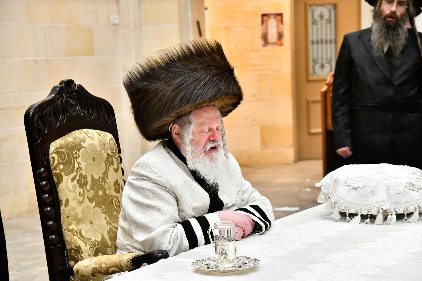 טיש נעילת החג בחצה"ק פרמישלאן