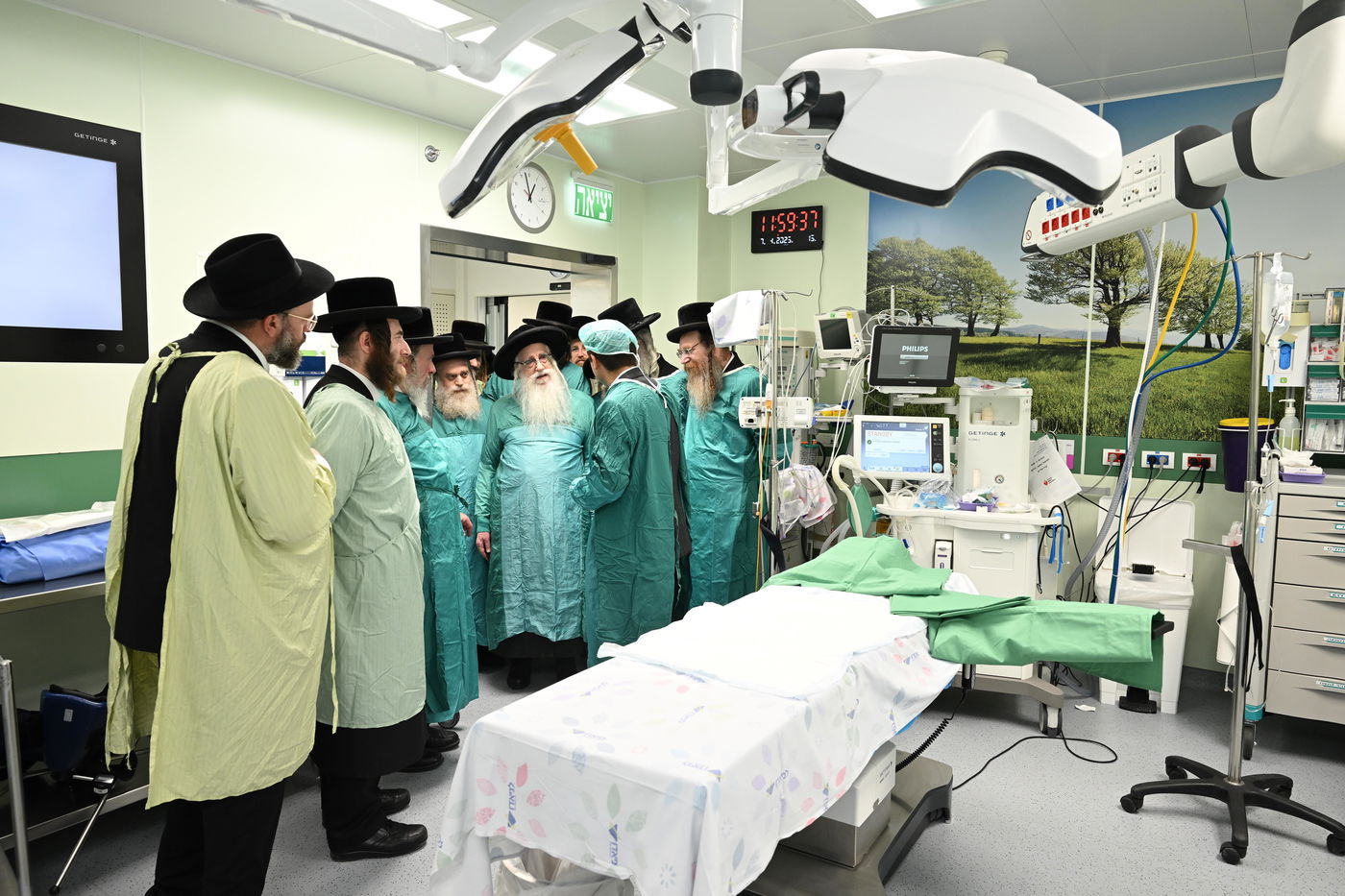 האדמור מצאנז בחנוכת מחלקות חדשות במרכז רפואי צאנז לניאדו 