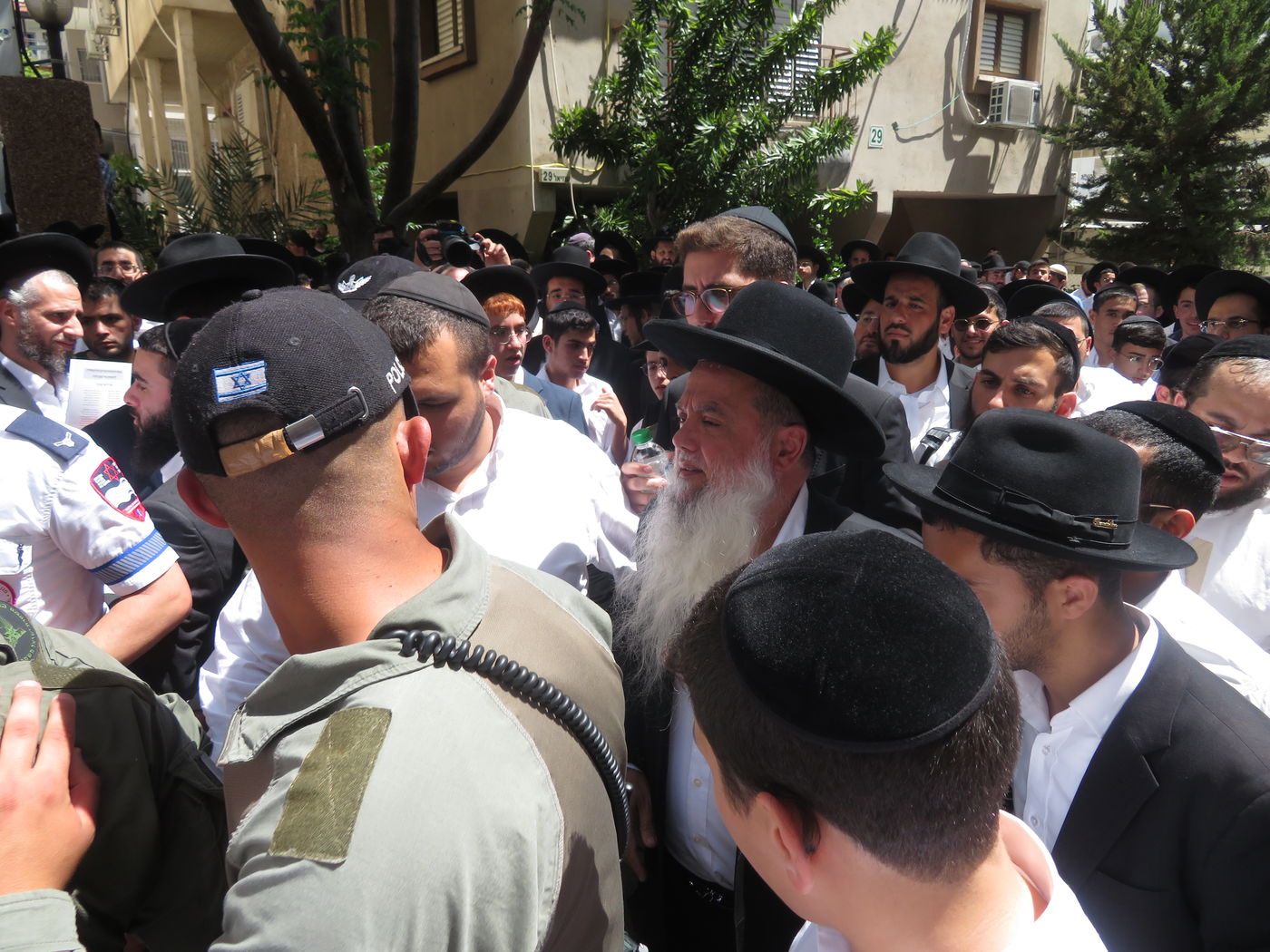 מסע הלוויית הגאון רבי מאיר מאזוז זצ"ל