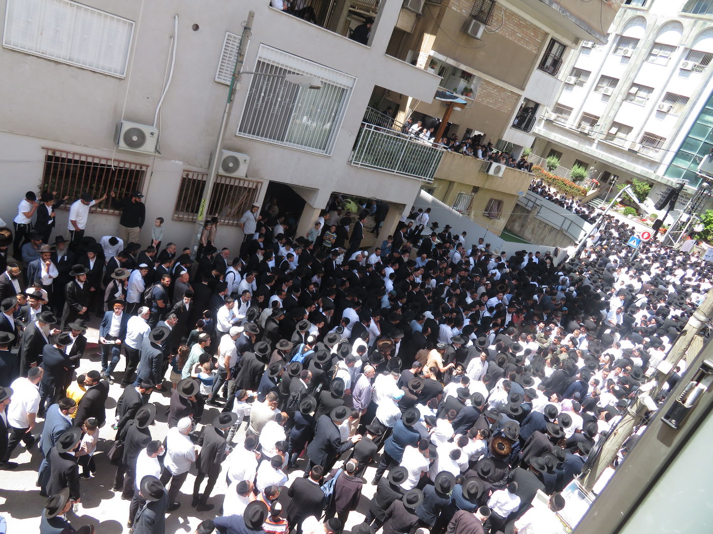 מסע הלוויית הגאון רבי מאיר מאזוז זצ"ל