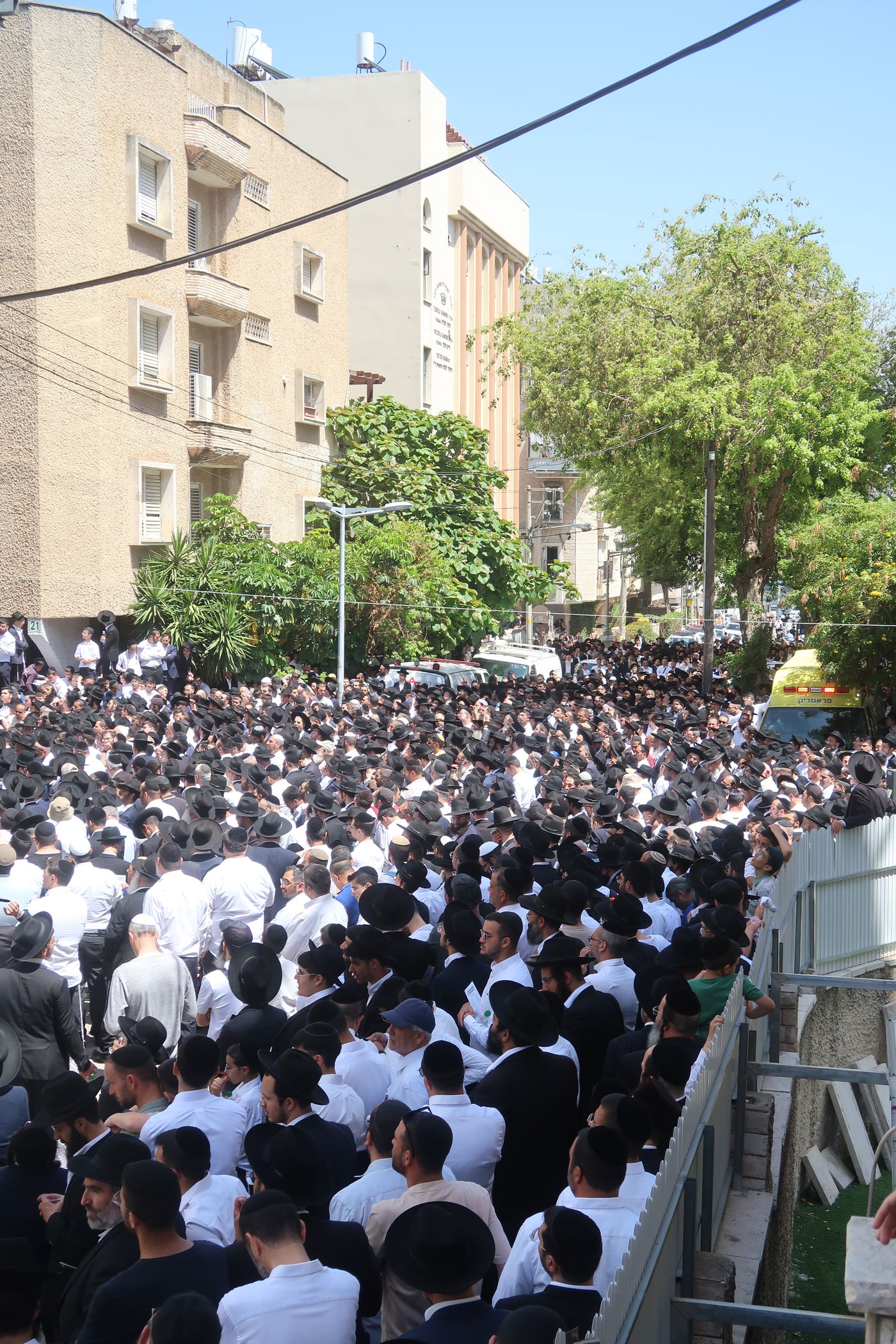 מסע הלוויית הגאון רבי מאיר מאזוז זצ"ל