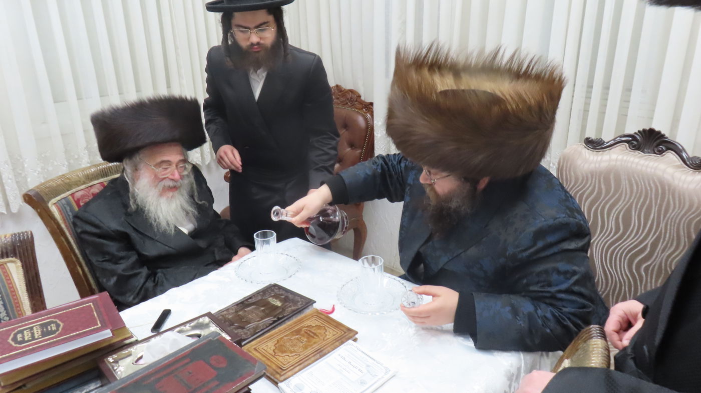 חג הפסח בחצה"ק ז'מיגראד