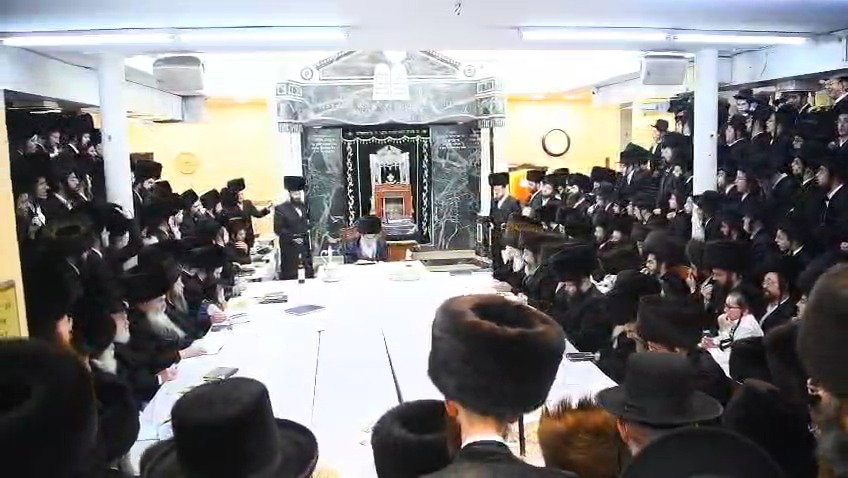 טיש נעילת החג בחצה"ק אלכסנדר