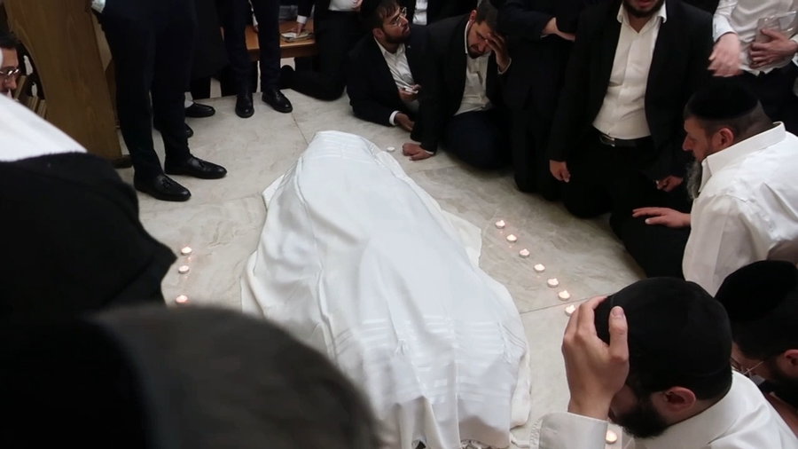 המיטה של הגאון רבי מאיר מאזוז זצ"ל בבית מדרשו בב"ב