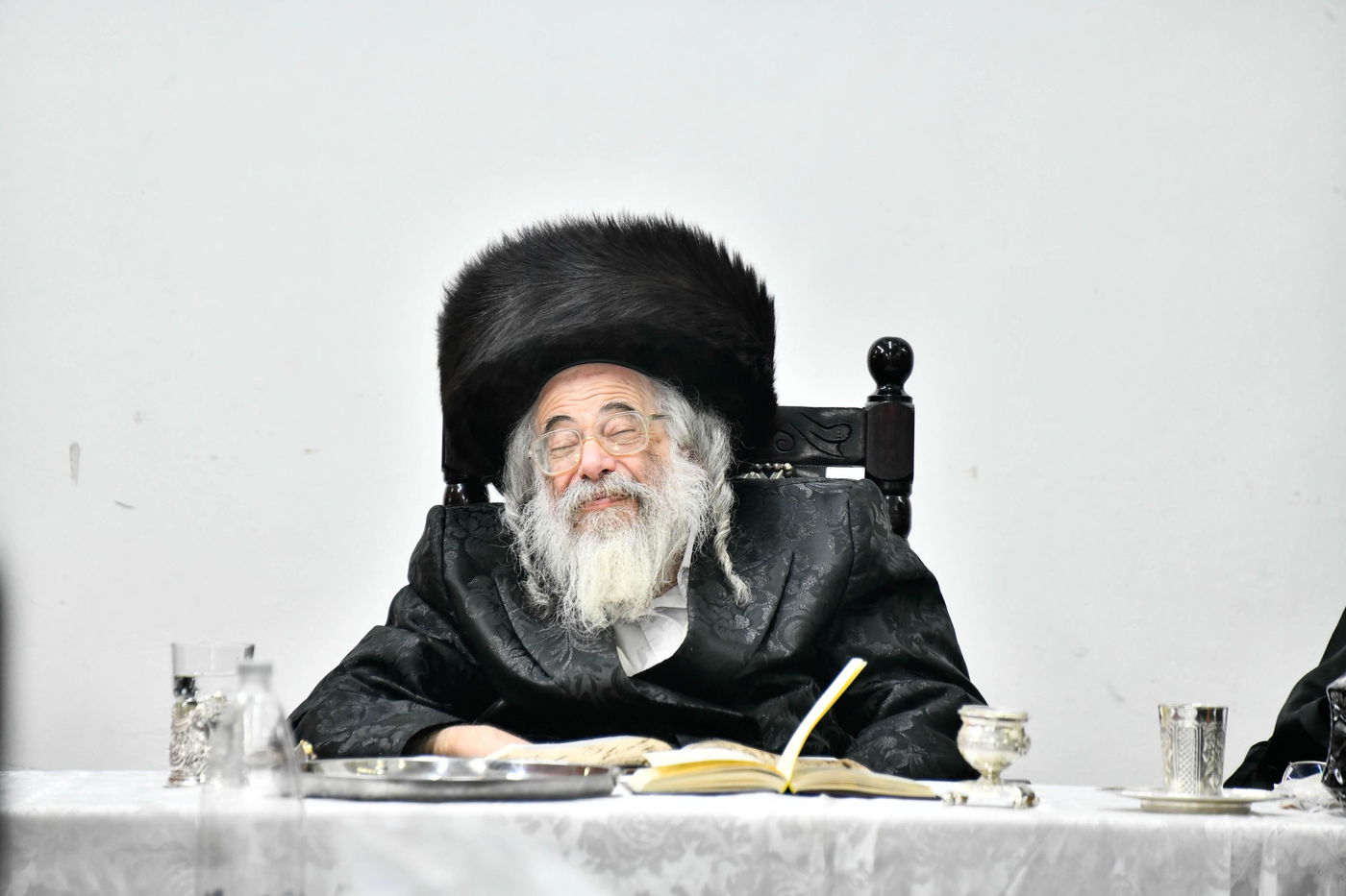 האדמו"ר מחוג חתם סופר בטיש נעילת החג