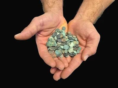 עתיקות ומטבעות שנמצאו