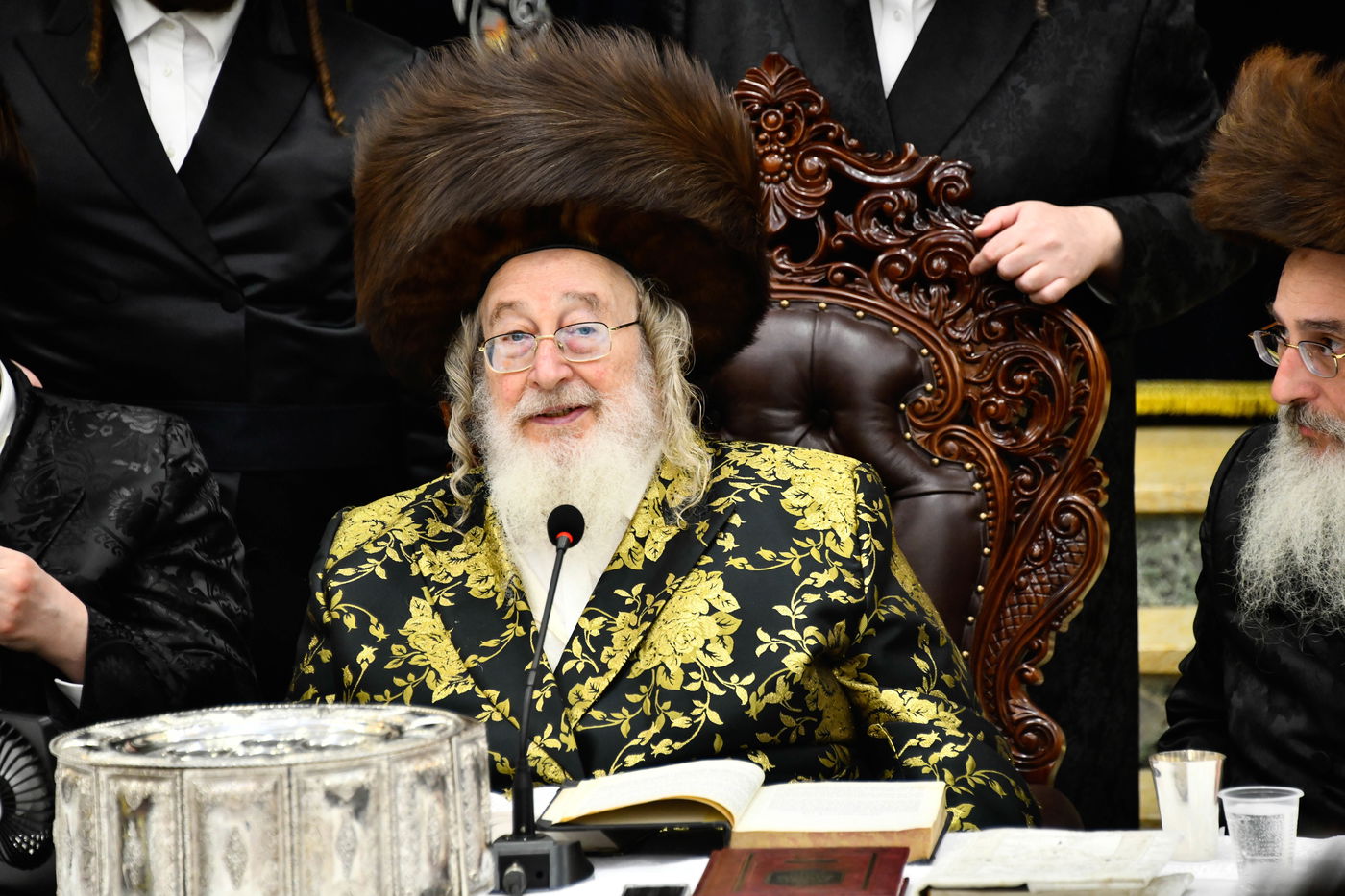 האדמו"ר מספינקא בטיש פסח