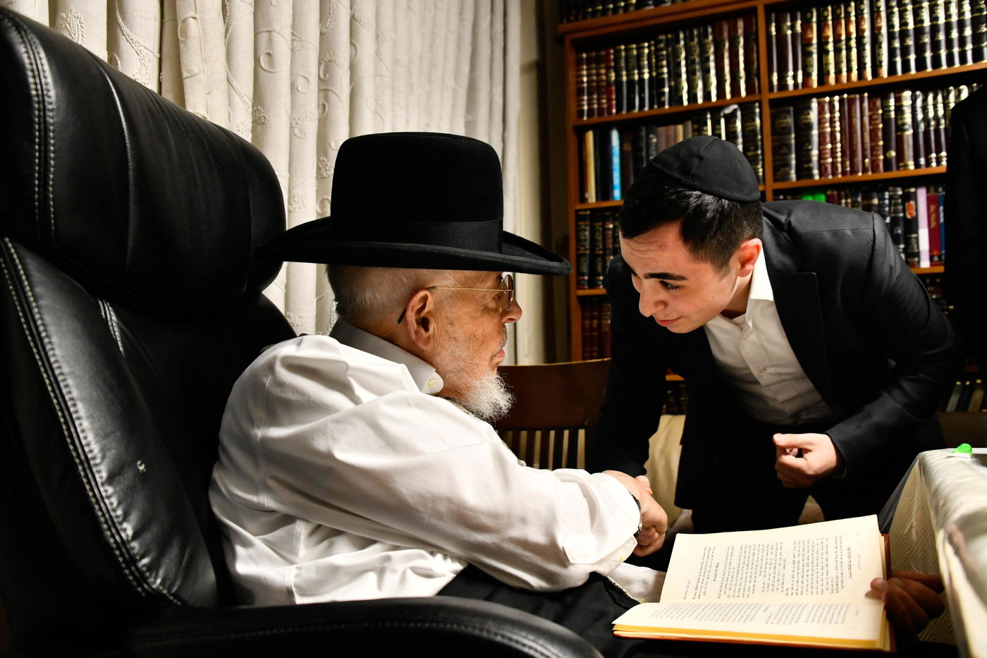 מעמד הקבלת פני רבו להגאון רבי יצחק אזרחי