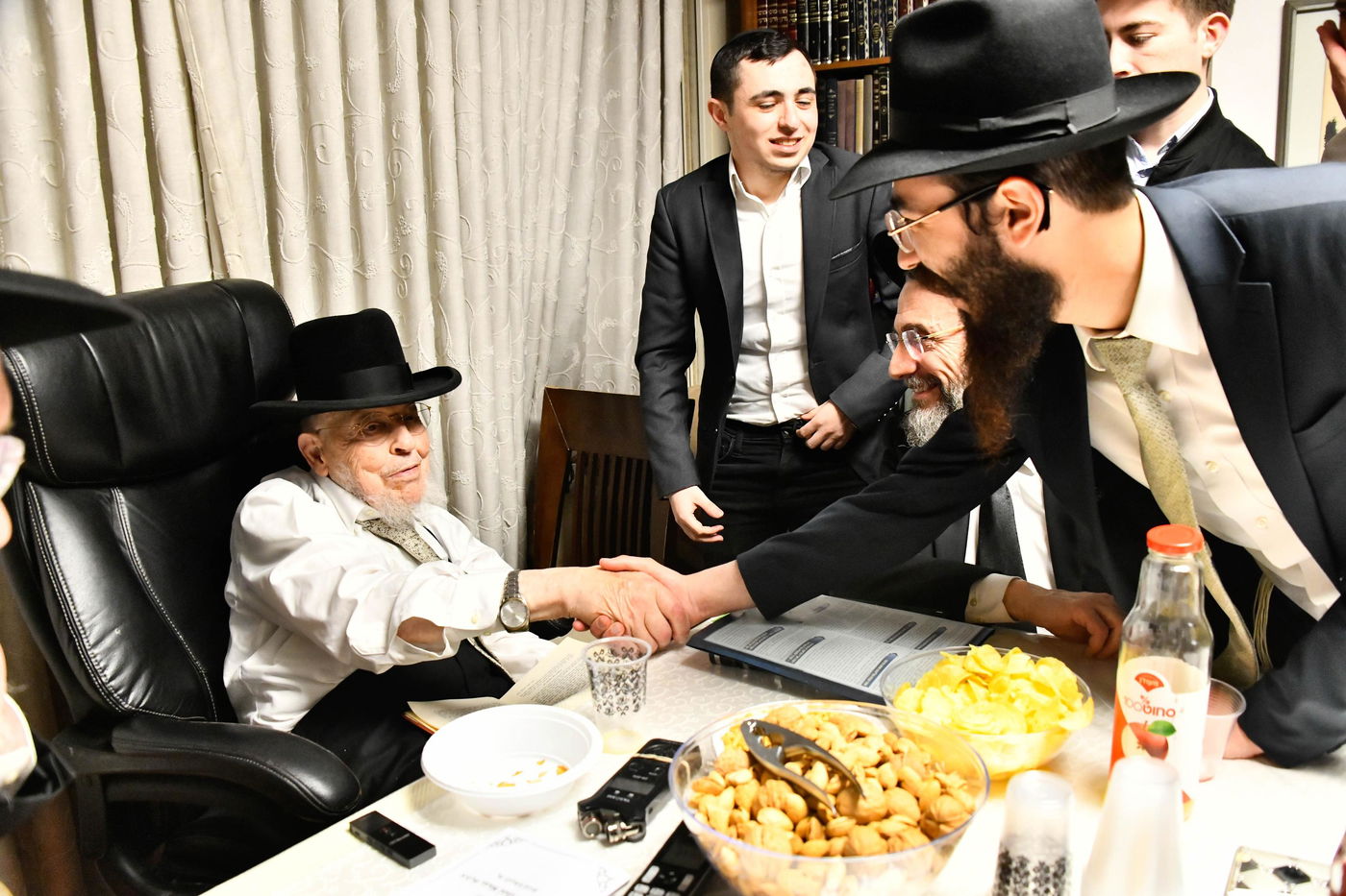 מעמד הקבלת פני רבו להגאון רבי יצחק אזרחי