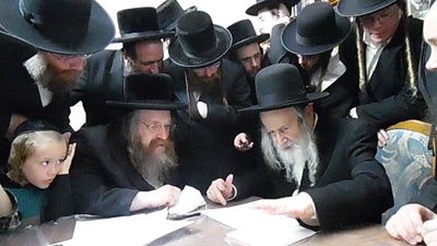 האדמו"ר מאמשינוב במכירת חמץ