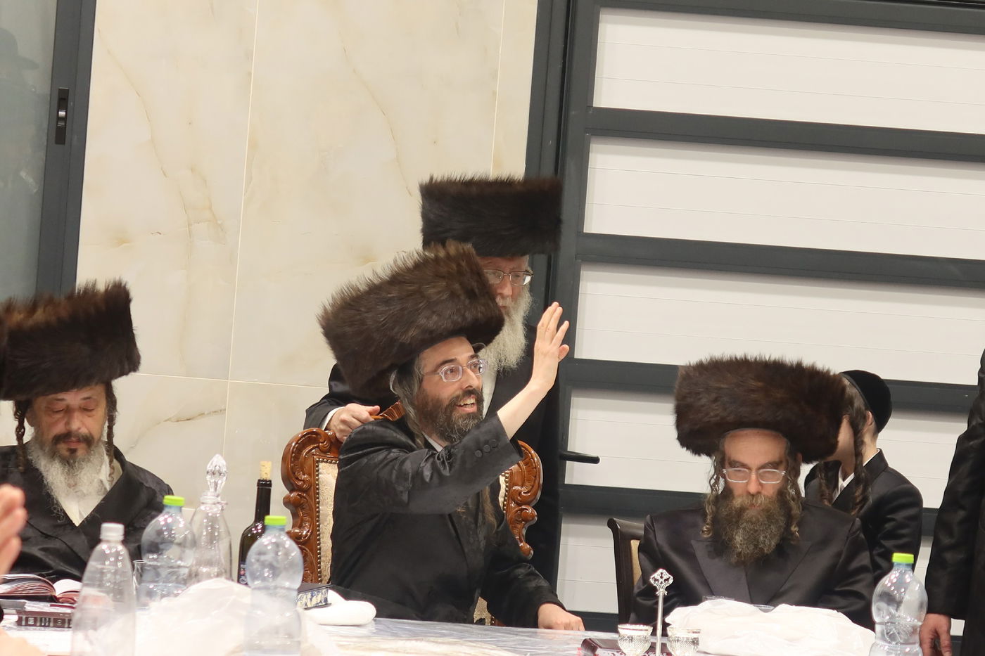 טיש נעילת החג בחצה"ק זוויעהיל