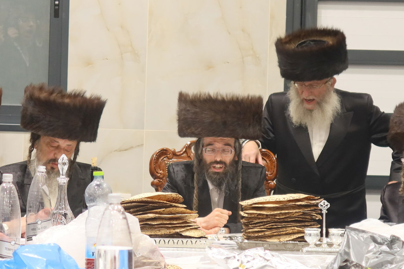 טיש נעילת החג בחצה"ק זוויעהיל