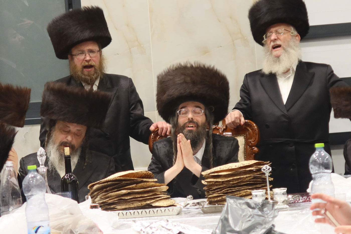 טיש נעילת החג בחצה"ק זוויעהיל