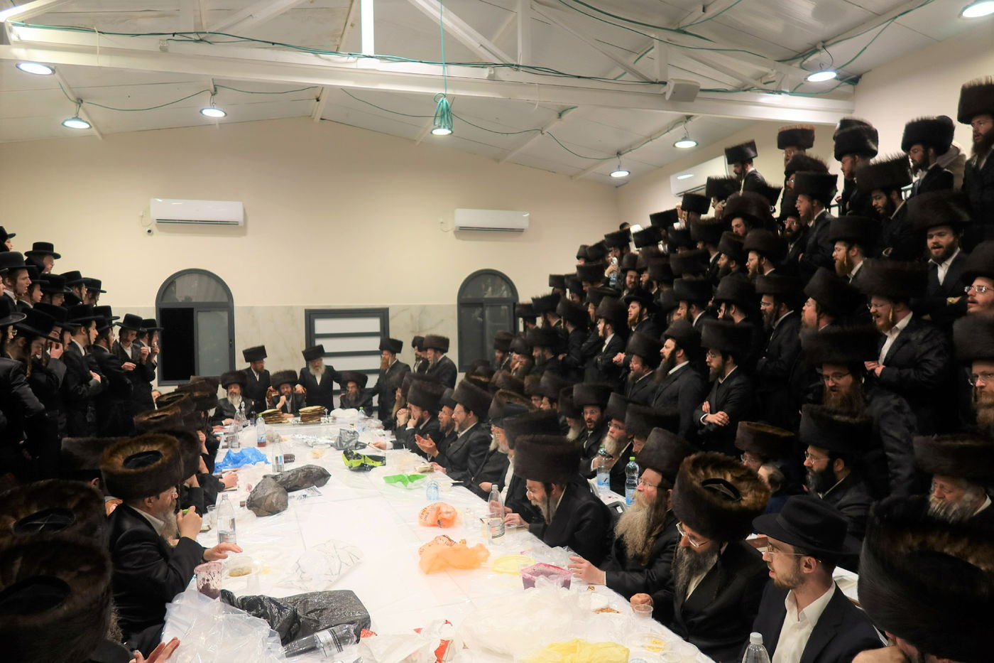 טיש נעילת החג בחצה"ק זוויעהיל